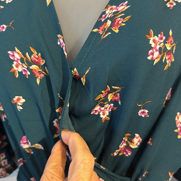 She + Sky pretty flutter sleeve faux wrap dress - Picture 5 of 10